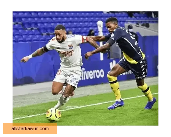 里昂球员近期表现稳健，状态持续提升备受关注